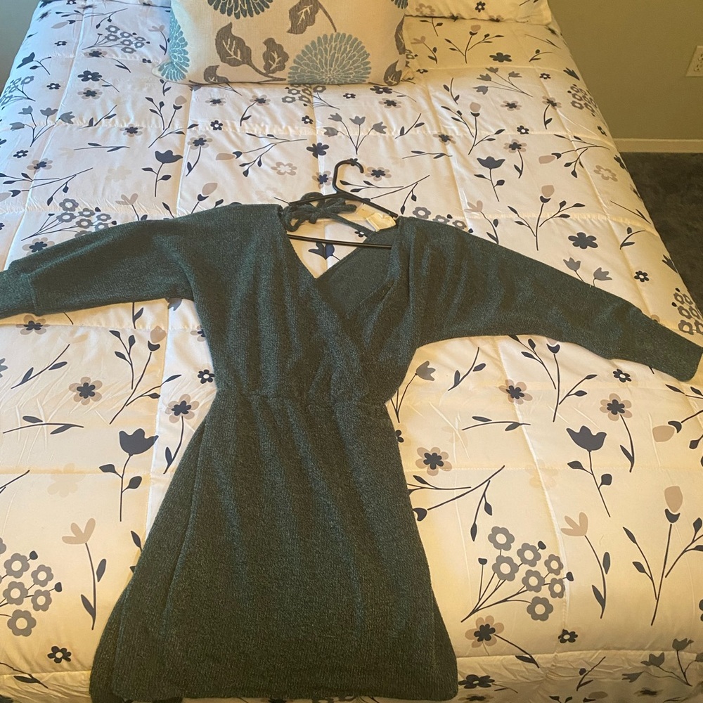 Brand new dress from Francesca’s. Never worn before, in great condition!